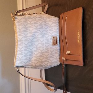Michael Kors Shoulder bad & oversized wristlet *New without tags*